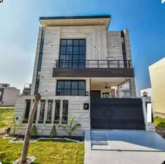 5 MARLA ELEGANT AND WELL-MAINTAINED HOUSE IS AVAILABLE FOR RENT IN DHA PHASE 9 TOWN. IDEAL FOR SMALL FAMILIES LOOKING FOR COMFORT, CONVENIENCE, AND A PRIME LOCATION.