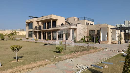 12 Kanal Luxury Farm House Huge Landscaped Lawn & Lush Green Surroundings |Gulberg Greens Near Islamabad Expressway