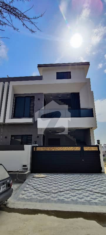 جناح گارڈنز فیز 1 جناح گارڈنز,ایف ای سی ایچ ایس,اسلام آباد میں 4 کمروں کا 5 مرلہ مکان 2.85 کروڑ میں برائے فروخت۔