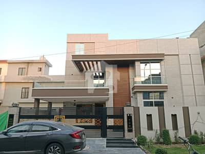 پارک ویو سٹی ۔ روز بلاک پارک ویو سٹی,لاہور میں 5 کمروں کا 17 مرلہ مکان 6.5 کروڑ میں برائے فروخت۔