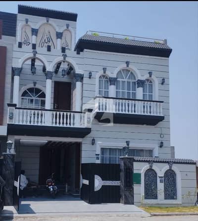 بحریہ ٹاؤن سیکٹر B بحریہ ٹاؤن,لاہور میں 3 کمروں کا 5 مرلہ مکان 1.74 کروڑ میں برائے فروخت۔ بحریہ ٹاؤن سیکٹر B بحریہ ٹاؤن,لاہور میں 3 کمروں کا 5 مرلہ مکان 1.74 کروڑ میں برائے فروخت۔