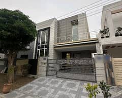 واپڈا سٹی ۔ بلاک بی واپڈا سٹی,فیصل آباد میں 10 مرلہ Studio مکان 3.7 کروڑ میں برائے فروخت۔
