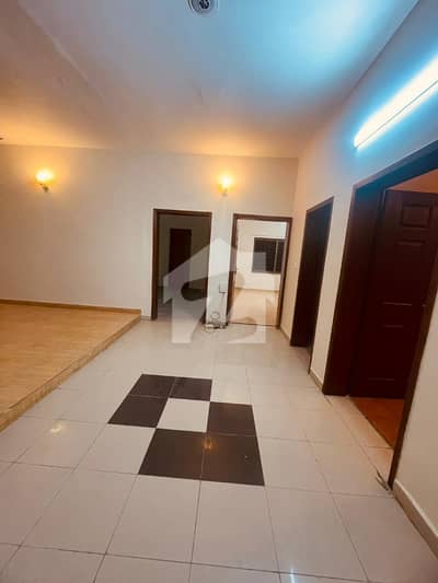 Beautiful House 3Bedroom Neat And Cline Well Maintaine Near Park Avlialab for Rent in Askari 10 sector E