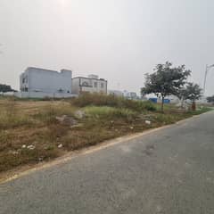 21 MARLA CORNER + 70 FT ROAD IDEAL LOCATION NEAR TO BROADWAY