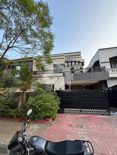 8 Marla slightly used house available for rent in bahria town phase 3 gas installed proper double unit 5 bedrooms 8 Marla slightly used house available for rent in bahria town phase 3 gas installed proper double unit 5 bedrooms