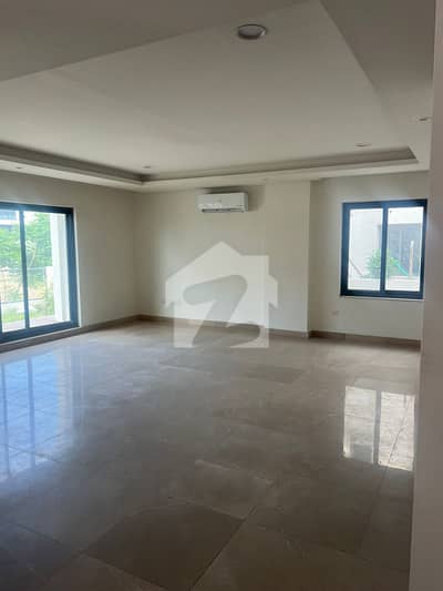 Luxury 3 Bedroom Apartment Near Airport