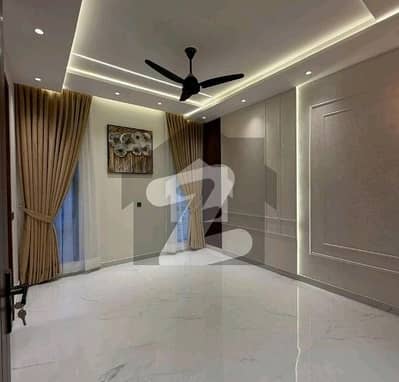 بحریہ ٹاؤن سیکٹر ای بحریہ ٹاؤن,لاہور میں 3 کمروں کا 5 مرلہ مکان 1.8 کروڑ میں برائے فروخت۔