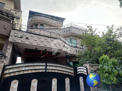 پی جی ای سی ایچ ایس فیز 2 پنجاب گورنمنٹ ایمپلائیز سوسائٹی,لاہور میں 4 کمروں کا 10 مرلہ مکان 3.7 کروڑ میں برائے فروخت۔