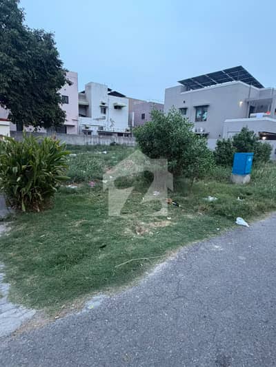 ڈی ایچ اے فیز 8 سابقہ ایئر ایوینیو ڈی ایچ اے فیز 8,ڈی ایچ اے ڈیفینس,لاہور میں 10 مرلہ رہائشی پلاٹ 2.99 کروڑ میں برائے فروخت۔ ڈی ایچ اے فیز 8 سابقہ ایئر ایوینیو ڈی ایچ اے فیز 8,ڈی ایچ اے ڈیفینس,لاہور میں 10 مرلہ رہائشی پلاٹ 2.99 کروڑ میں برائے فروخت۔