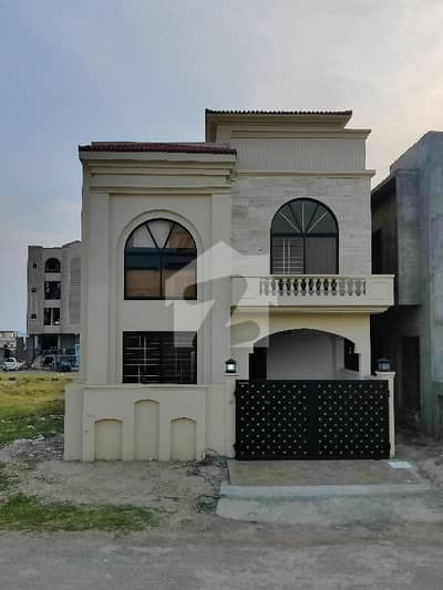 ایم پی سی ایچ ایس ۔ ملٹی گارڈنز بی ۔ 17,اسلام آباد میں 4 کمروں کا 5 مرلہ مکان 2.35 کروڑ میں برائے فروخت۔ ایم پی سی ایچ ایس ۔ ملٹی گارڈنز بی ۔ 17,اسلام آباد میں 4 کمروں کا 5 مرلہ مکان 2.35 کروڑ میں برائے فروخت۔