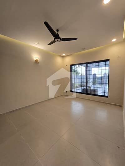 2 Kanal Luxury House With Lawn For Sale