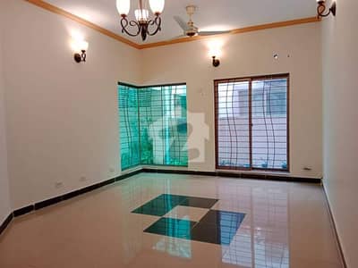 4 BED HOUSE AVAILABLE FOR RENT IN ASKARI 11 LAHORE CANTT