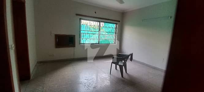 Main Brother'S Offer DHA Pheas 3 2 Kanal (Lower Portion Lock) Upper Portion 3'4 Car Parking 3Bed Room Attached Bath TV Lounge Kitchen Drawing Room Store Servent Quarter Servent Quarter Bath Huge Lown Main Brother'S Offer DHA Pheas 3 2 Kanal (Lower Portion Lock) Upper Portion 3'4 Car Parking 3Bed Room Attached Bath TV Lounge Kitchen Drawing Room Store Servent Quarter Servent Quarter Bath Huge Lown