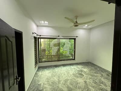 ڈی ایچ اے فیز 5 ڈیفنس (ڈی ایچ اے),لاہور میں 3 کمروں کا 1 کنال بالائی پورشن 1.2 لاکھ میں کرایہ پر دستیاب ہے۔ ڈی ایچ اے فیز 5 ڈیفنس (ڈی ایچ اے),لاہور میں 3 کمروں کا 1 کنال بالائی پورشن 1.2 لاکھ میں کرایہ پر دستیاب ہے۔