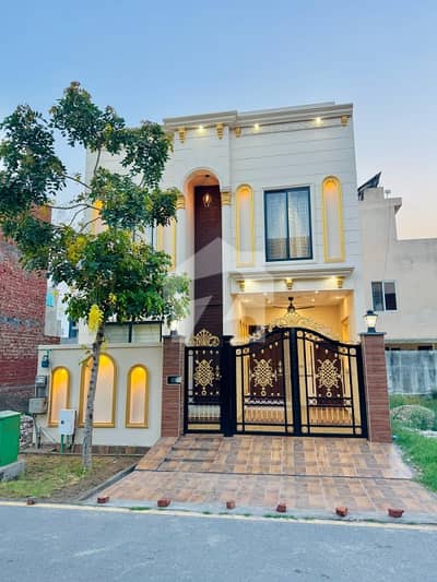 Prime Location House Of 5 Marla For sale In Royal Palm City