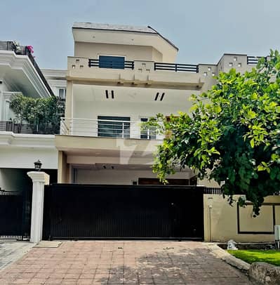 i-8/3.35x80 Upper Portion Available For Rent Near i-8 markaz near kachnar park