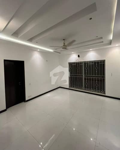 ڈی ایچ اے فیز 5 ڈیفنس (ڈی ایچ اے),لاہور میں 5 کمروں کا 1 کنال مکان 3.95 لاکھ میں کرایہ پر دستیاب ہے۔ ڈی ایچ اے فیز 5 ڈیفنس (ڈی ایچ اے),لاہور میں 5 کمروں کا 1 کنال مکان 3.95 لاکھ میں کرایہ پر دستیاب ہے۔