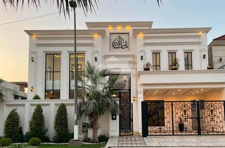 بحریہ ٹاؤن سیکٹر سی بحریہ ٹاؤن,لاہور میں 5 کمروں کا 10 مرلہ مکان 1.3 لاکھ میں کرایہ پر دستیاب ہے۔
