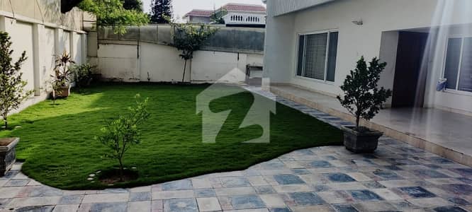 F-8 Prime Location 4 Bedrooms House For Rent