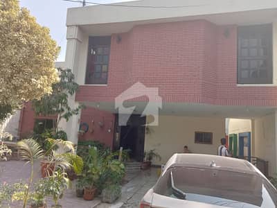 شادمان لاہور میں 4 کمروں کا 12 مرلہ مکان 3.5 لاکھ میں کرایہ پر دستیاب ہے۔ شادمان لاہور میں 4 کمروں کا 12 مرلہ مکان 3.5 لاکھ میں کرایہ پر دستیاب ہے۔