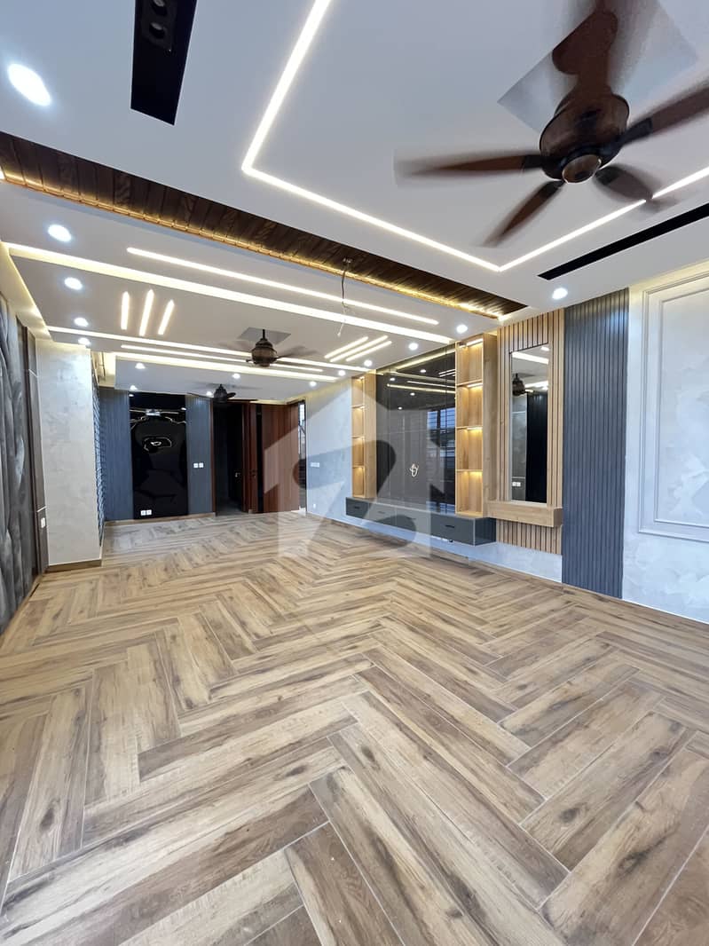 5 Bed Full House Available For Sale In F11 5 Bed Full House Available For Sale In F11