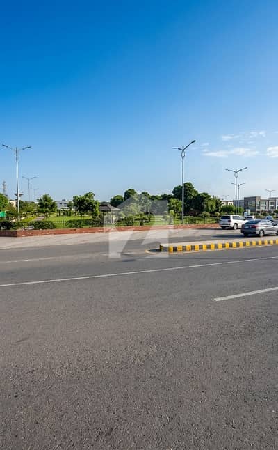 ڈی ایچ اے فیز 7 - بلاک وائے فیز 7,ڈیفنس (ڈی ایچ اے),لاہور میں 1 کنال رہائشی پلاٹ 5.25 کروڑ میں برائے فروخت۔ ڈی ایچ اے فیز 7 - بلاک وائے فیز 7,ڈیفنس (ڈی ایچ اے),لاہور میں 1 کنال رہائشی پلاٹ 5.25 کروڑ میں برائے فروخت۔