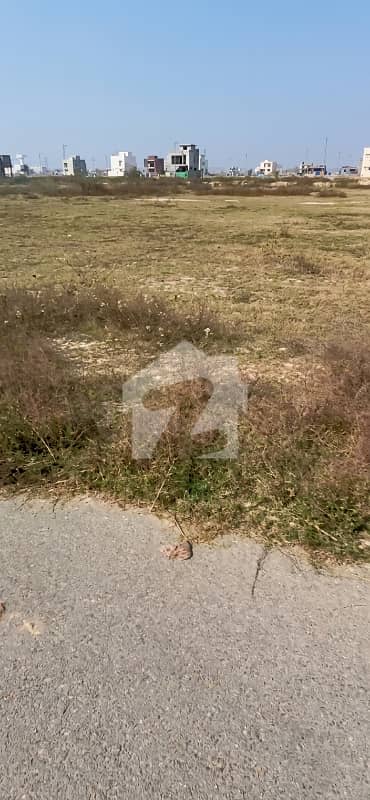 1 Kanal Fully Developed Plot 70ft Rd Near Park