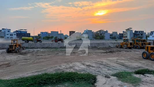پارک ویو سٹی - براڈوے کمرشل پارک ویو سٹی,لاہور میں 8 مرلہ کمرشل پلاٹ 5.5 کروڑ میں برائے فروخت۔ پارک ویو سٹی - براڈوے کمرشل پارک ویو سٹی,لاہور میں 8 مرلہ کمرشل پلاٹ 5.5 کروڑ میں برائے فروخت۔