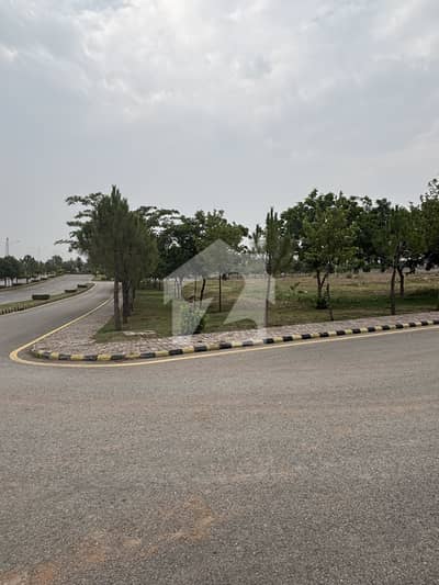 5 Kanal Farmhouse Plot for Sale in Gulberg Greens, A Block  An excellent opportunity to own a premium 5 Kanal Farmhouse Plot in the highly sought-after Gulberg Greens, A Block. This is a developed possession plot, ready for immediate construction