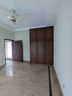 BEAUTIFUL HOUSE FOR RENT AVAILABLE WITH GAS