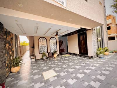 بحریہ ٹاؤن فیز 8 بحریہ ٹاؤن راولپنڈی,راولپنڈی میں 5 کمروں کا 10 مرلہ مکان 4.55 کروڑ میں برائے فروخت۔