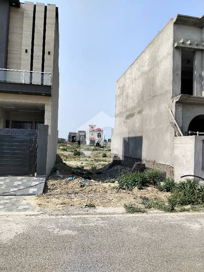 5Marla Plot For Sale in Paragon City Beautiful Location Best opportunity Near To Park Near To Commercial