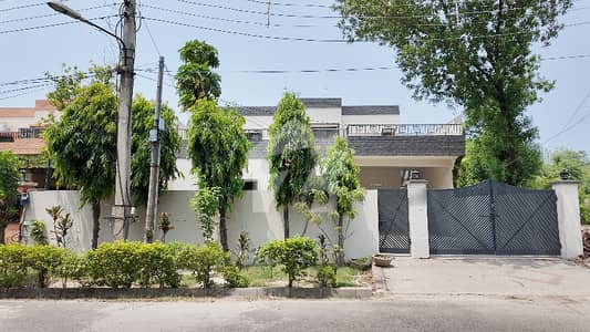 Available For RENT, 1 Kanal 4 Bedroom House In Askari-9