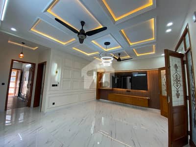 G13 35x70 Upper Portion Available For Rent