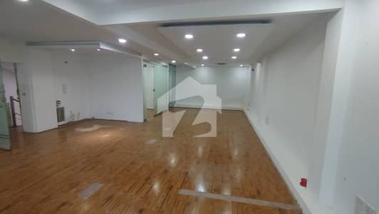 Commercial Floor Available for Rent Ideal for Salon, Aesthetic Clinic, Dental Clinic & Yoga Studio