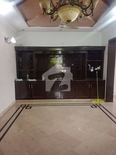 G-13/2 Corner Upper Portion For Rent Suze 30x60