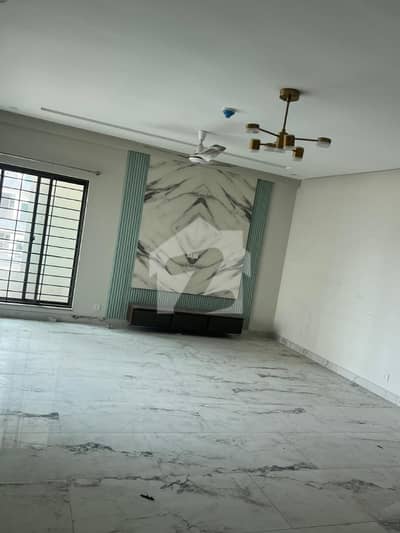 Beautiful less used well Maintained 3 Bed apartment in Askari 10 Sec-S for Rent!