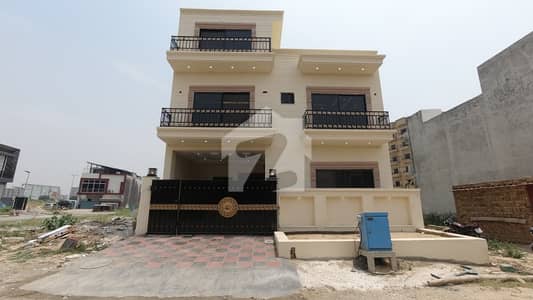 ELEGANT & BEAUTIFUL DOUBLE STOREY HOUSE FOR SALE