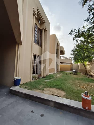 500 yards Banglow For Rent 4 Bedrooms (1+3)