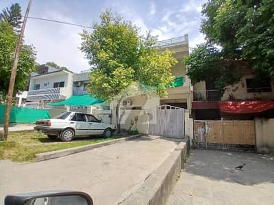 G9 Top Location Main Road House Triple Story Front Open Available