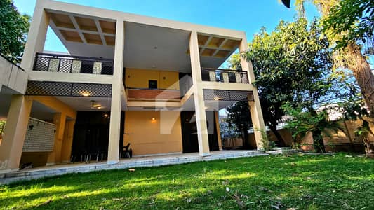 ایف ۔ 8 اسلام آباد میں 5 کمروں کا 1 کنال مکان 34.5 کروڑ میں برائے فروخت۔