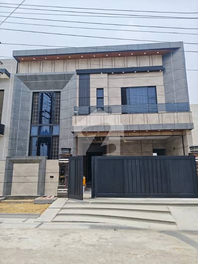 Beautiful Double Heighted House for Sale