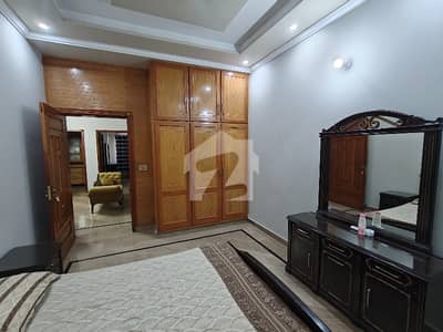 سبزہ زار سکیم لاہور میں 7 کمروں کا 10 مرلہ مکان 4.9 کروڑ میں برائے فروخت۔