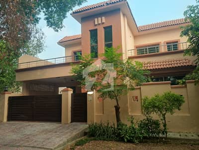 10 MARLA 4 BEDROOM HOUSE AVAILABLE FOR RENT 10 MARLA 4 BEDROOM HOUSE AVAILABLE FOR RENT