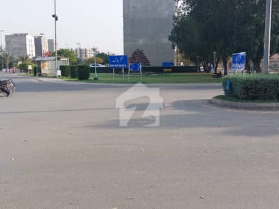 این ایف سی 1 لاہور میں 2 کنال رہائشی پلاٹ 7.0 کروڑ میں برائے فروخت۔