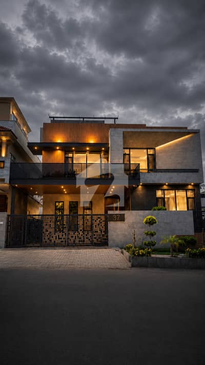 1 Kanal Ultra-Modern Designer House For Sale