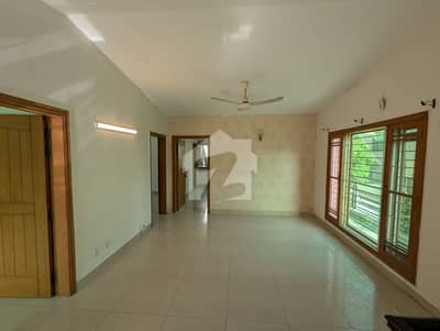 Well Maintained 500 Yards 3 Bedroom Upper Portion Is Available For Rent In DHA Phase 5 Near 2 Talwar