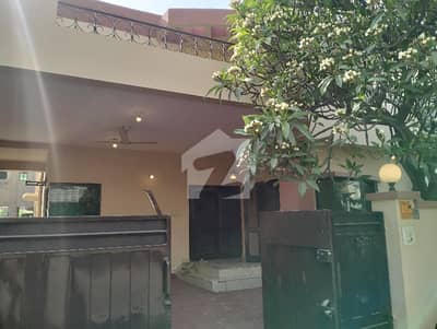 عسکری 10 عسکری,لاہور میں 4 کمروں کا 10 مرلہ مکان 5.75 کروڑ میں برائے فروخت۔