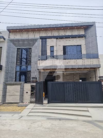 10 Marla Modern Luxury Double-Storey House For Sale