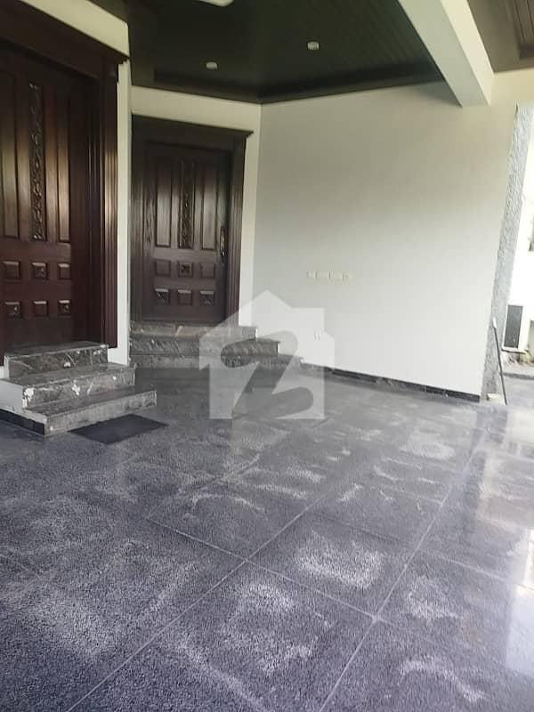 GROUND PORTION AVAILABLE FOR RENT IN E11 GROUND PORTION AVAILABLE FOR RENT IN E11